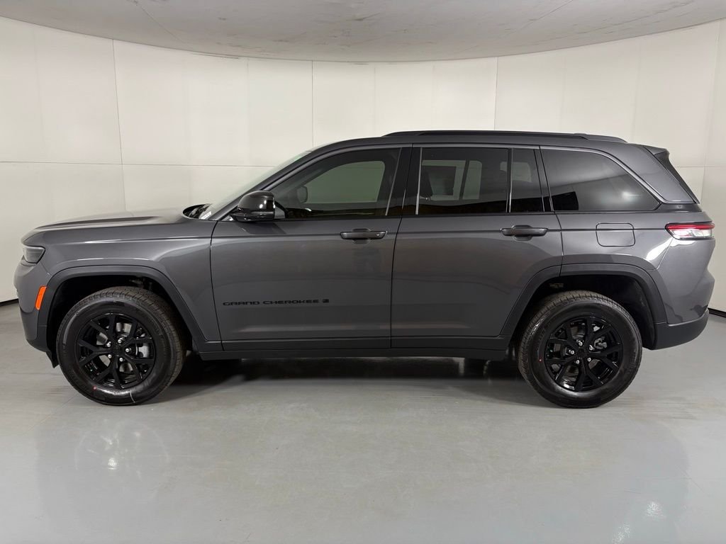 New 2026 Baltic Gray Metallic Clear-Coat Exterior Paint Jeep Altitude image 5