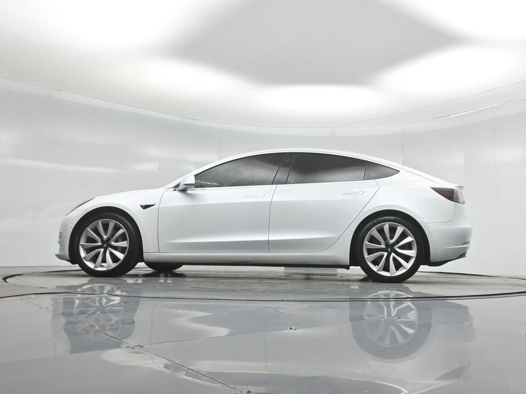 Used 2020  Tesla Standard Range Plus image 47