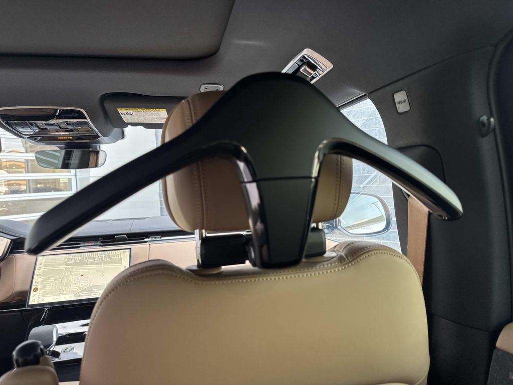 New 2026 Borasco Grey Land Rover SE image 17