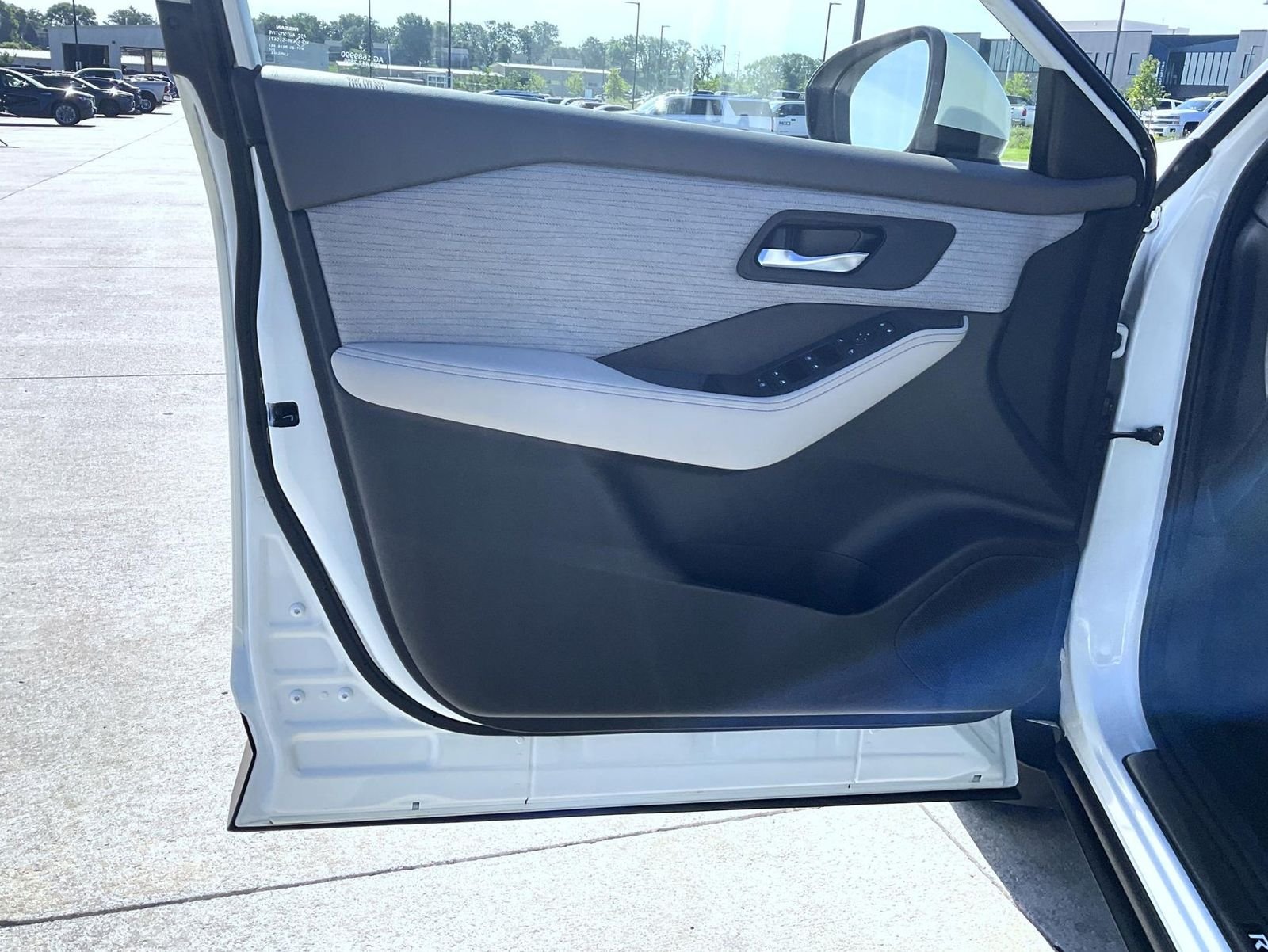 Used 2023 White Nissan SV image 10