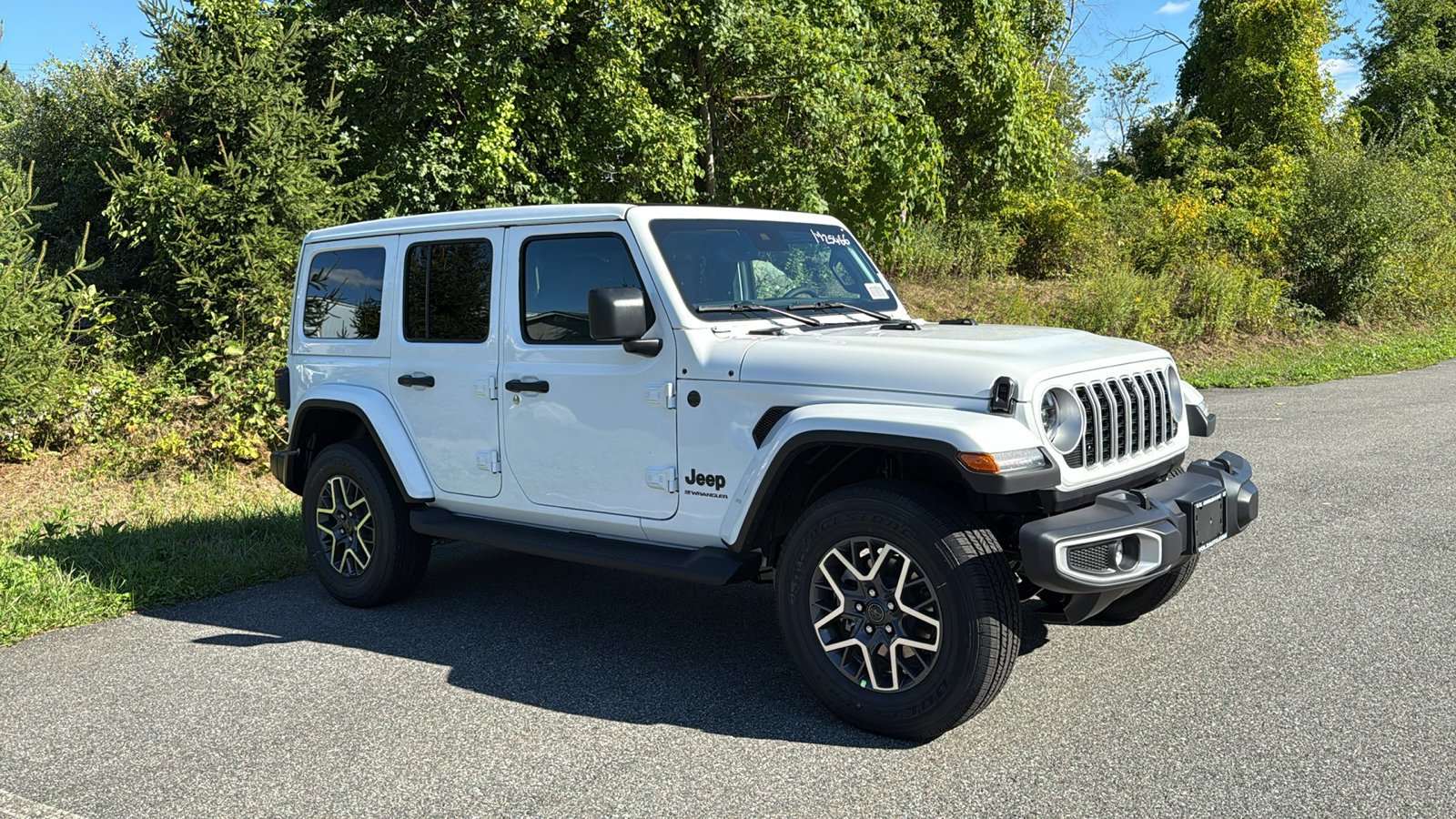 2025 Jeep Wrangler Sahara photo 2