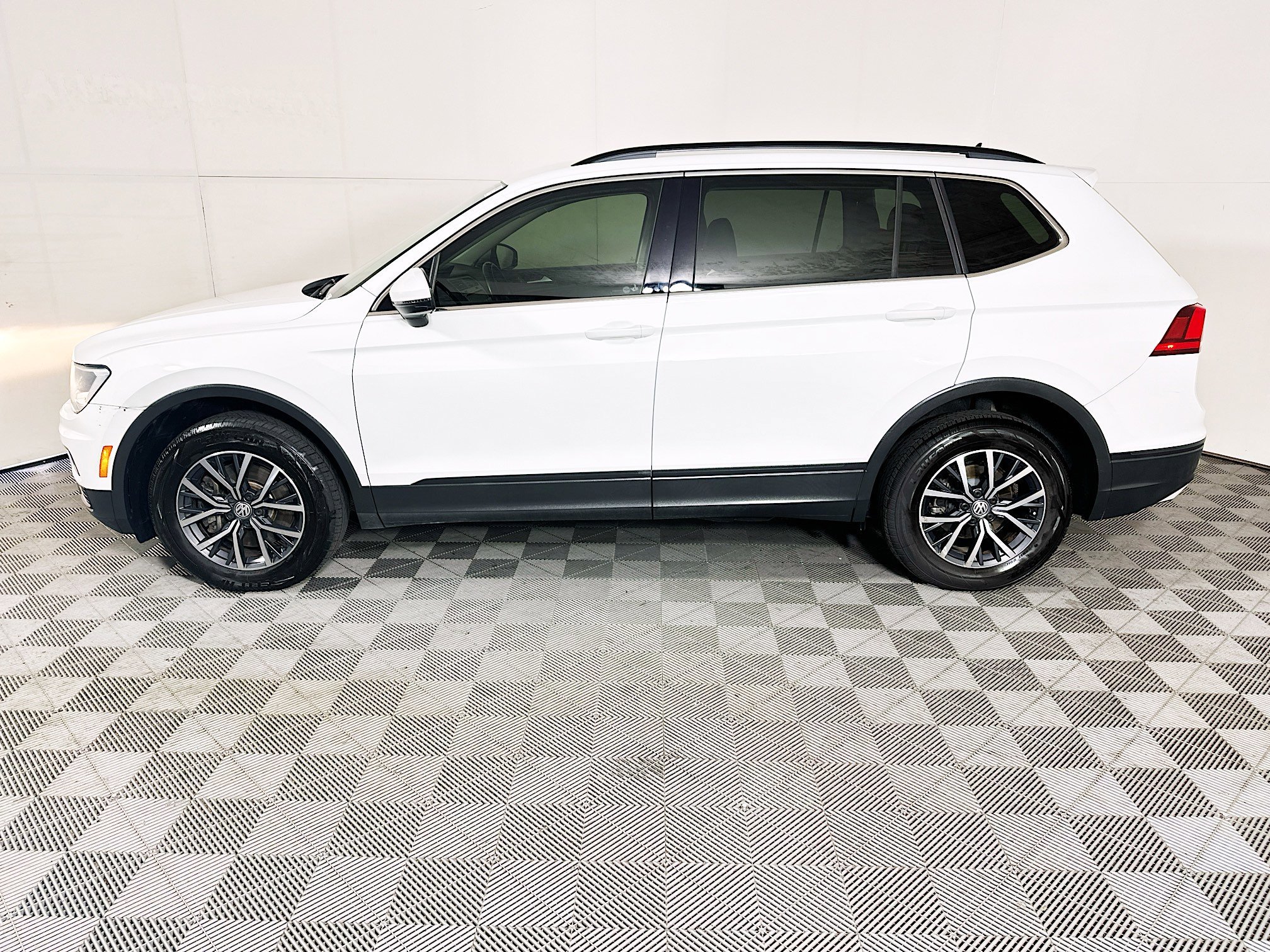 2019 Volkswagen Tiguan thumbnail 9