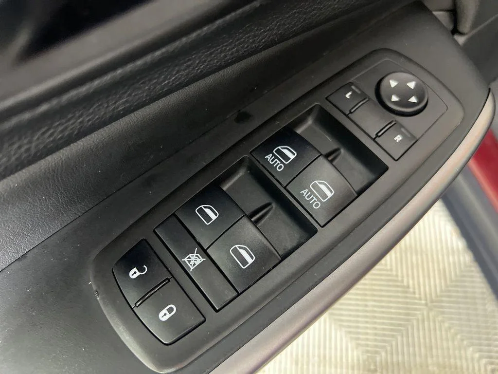 Used 2021 Velvet Red Pearlcoat Jeep Limited image 18