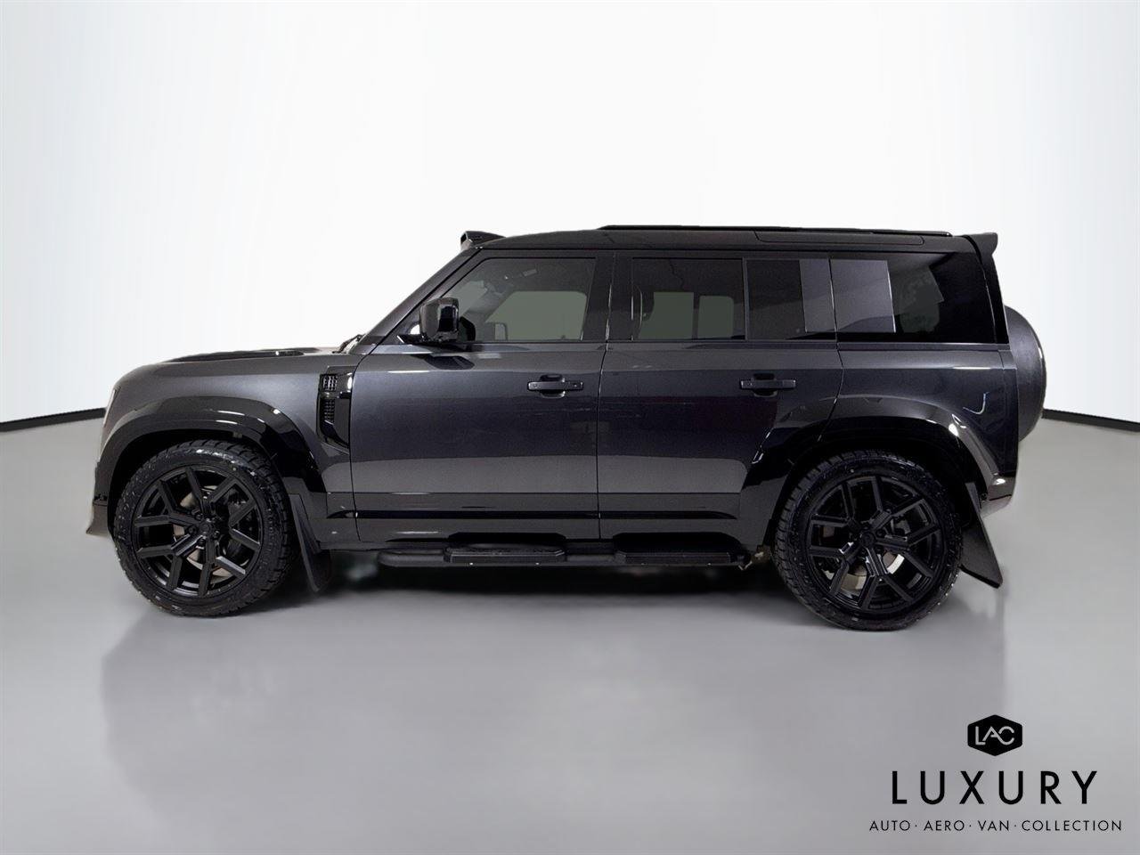 Used 2026 Carpathian Grey Premium Metallic Land Rover X-Dynamic SE | Urban Widetrack Build image 9