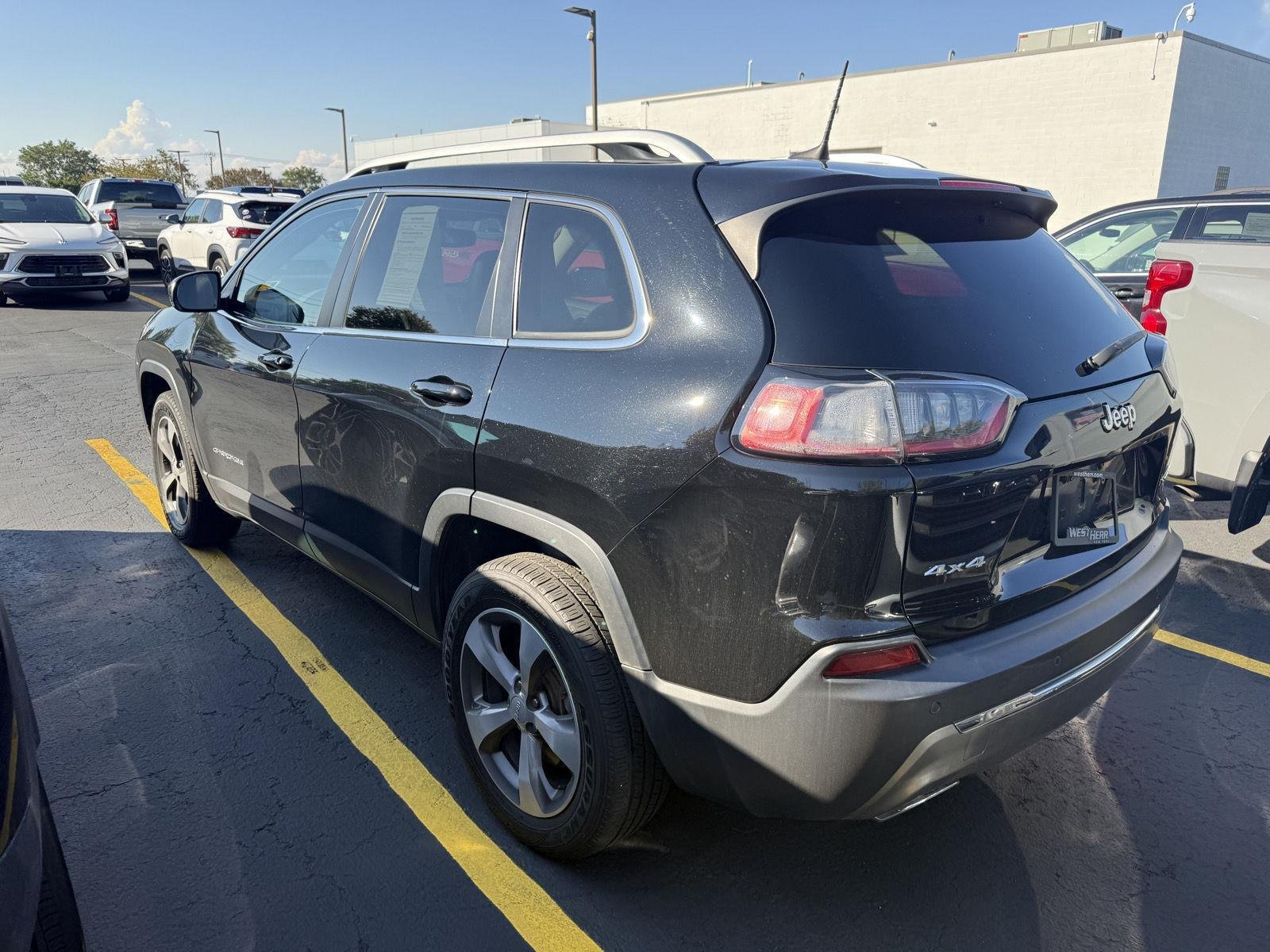 Used 2019 Diamond Black Crystal Pearlcoat Jeep Limited image 6