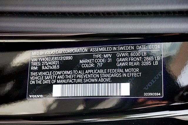 Used 2025 Black Volvo B6 Plus 6-Seater image 36