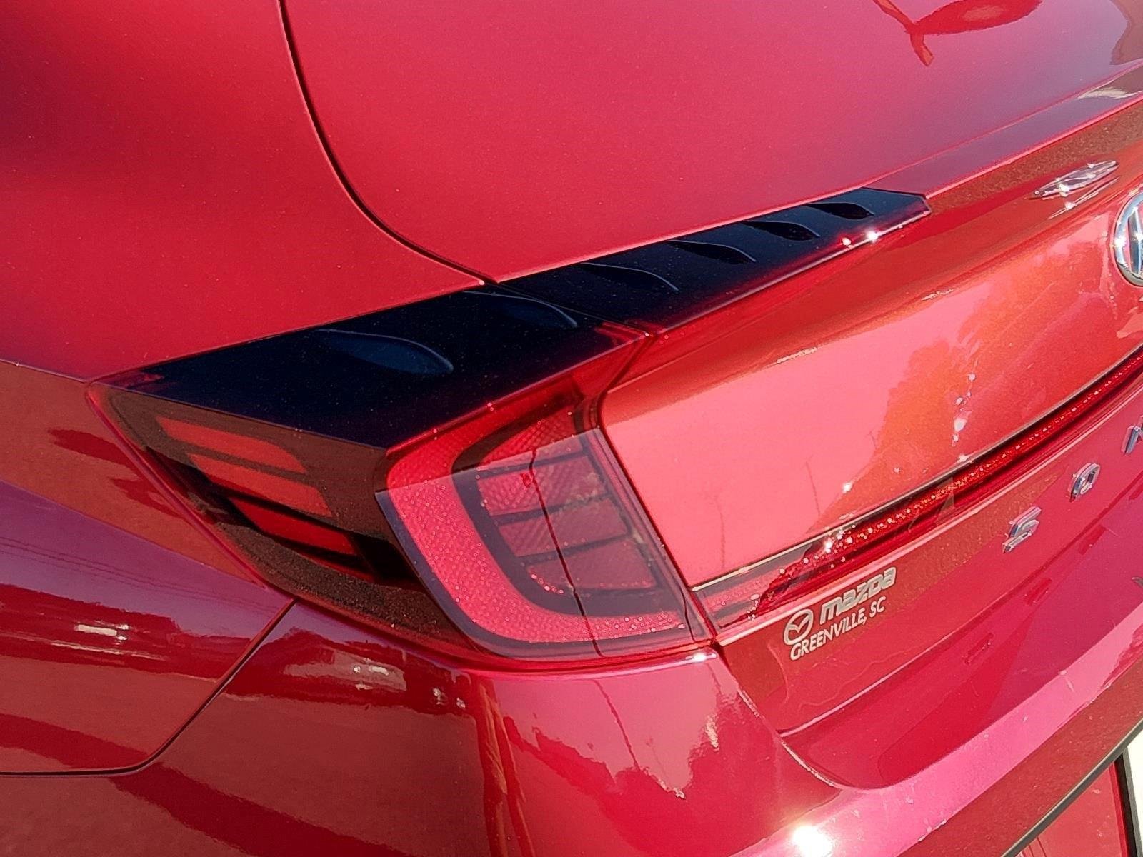Used 2022 Calypso Red Hyundai SE image 13
