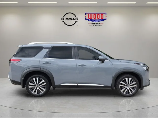 Used 2022 Boulder Gray Pearl Nissan Platinum image 2