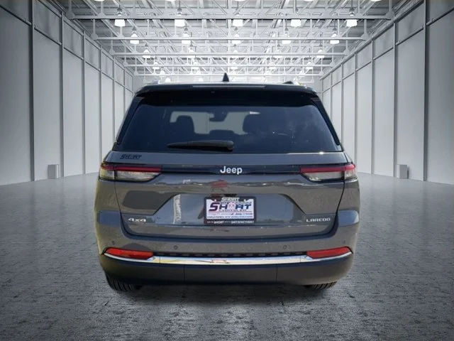 New 2027 Sting-Gray Clear-Coat Paint Jeep Laredo X image 5