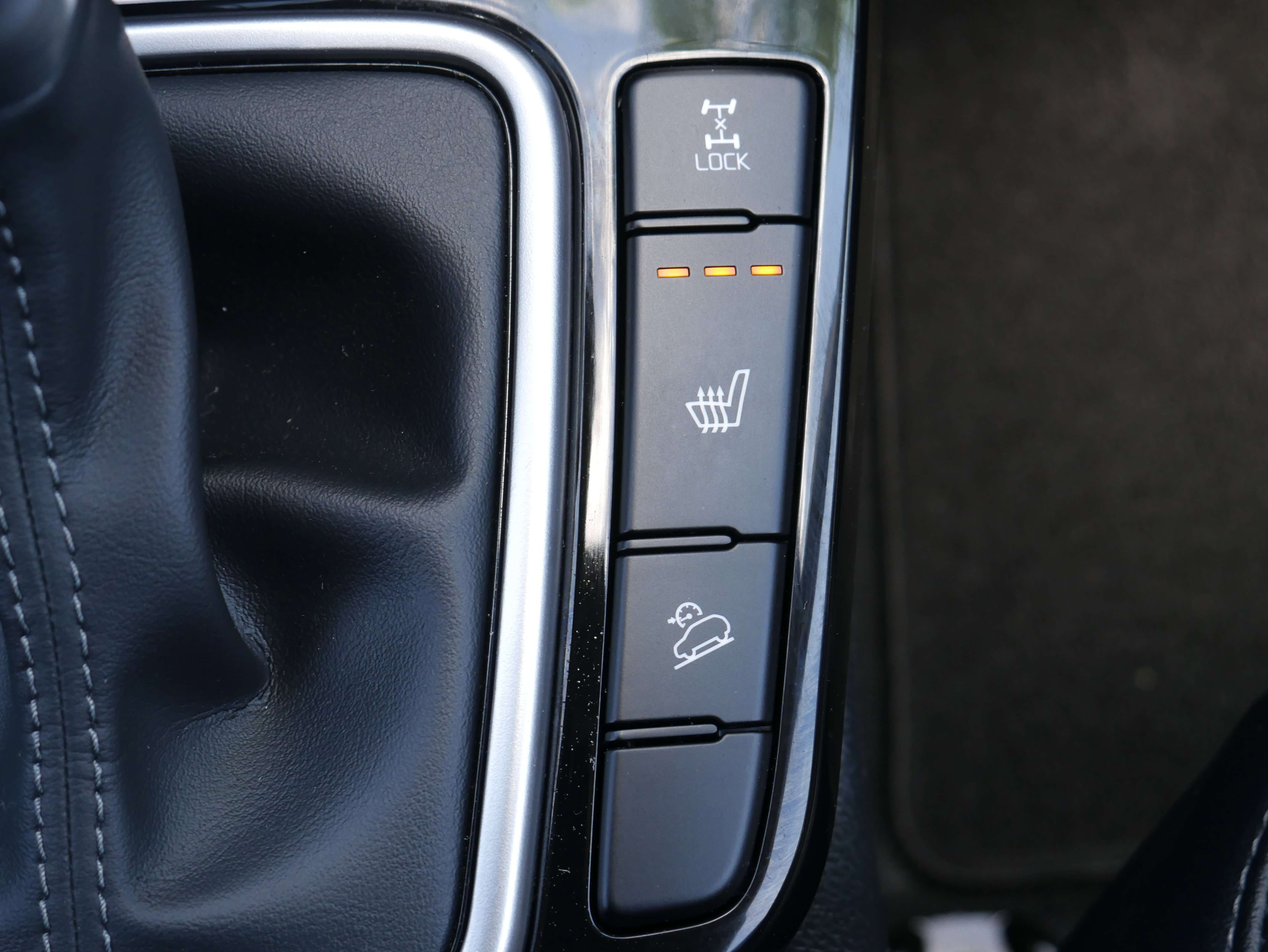 Used 2025 Neptune Blue Kia X-Line image 24