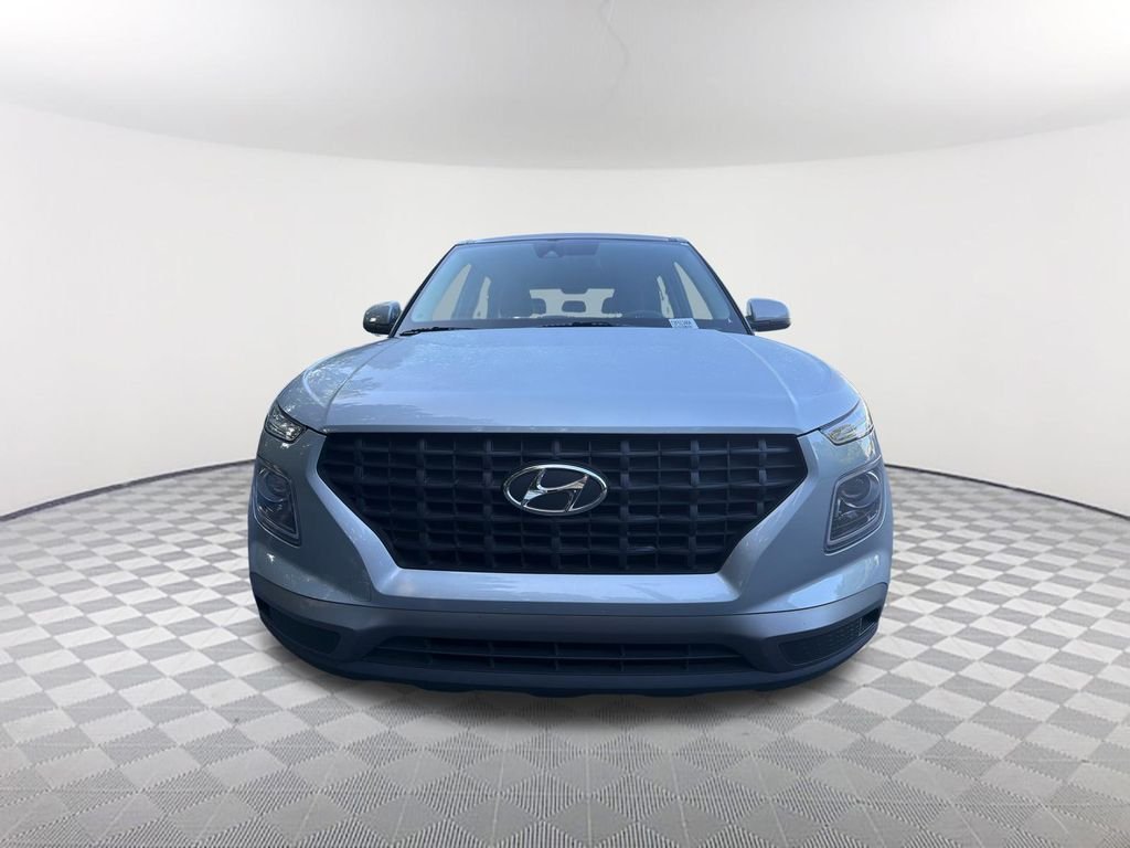 Used 2021 Silver Hyundai SE image 2