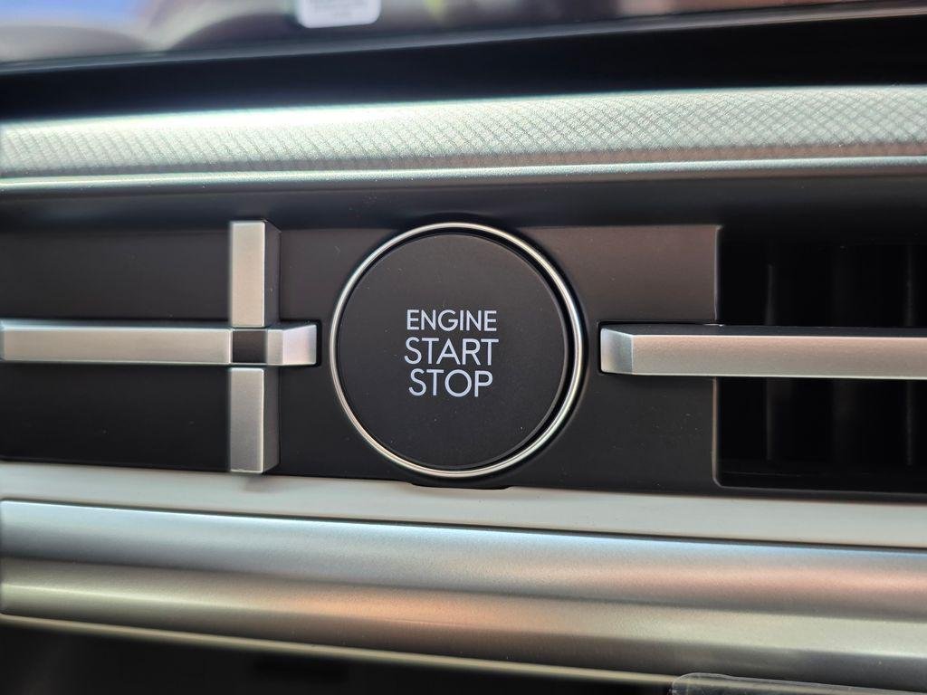 New 2026 White Hyundai SEL FWD image 30