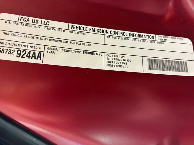New 2026 Molten Red Pearl-Coat Exterior Paint RAM Tradesman image 28