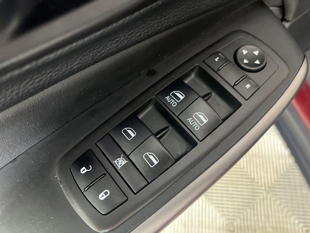 Used 2021 Velvet Red Pearlcoat Jeep Limited image 18