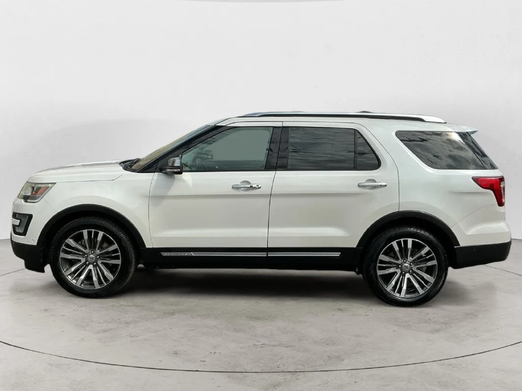 Used 2016 White Ford Platinum image 12