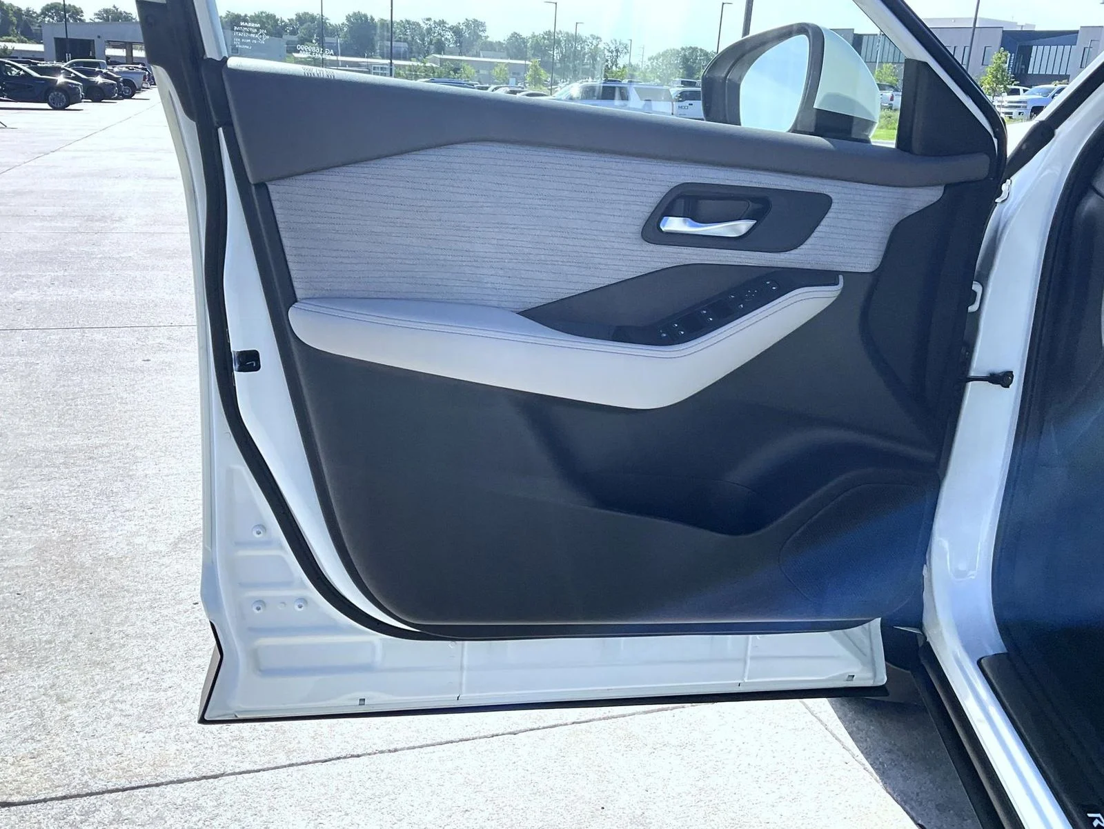 Used 2023 White Nissan SV image 10