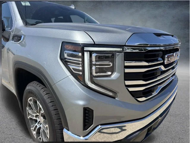Used 2025 Silver GMC SLT image 2
