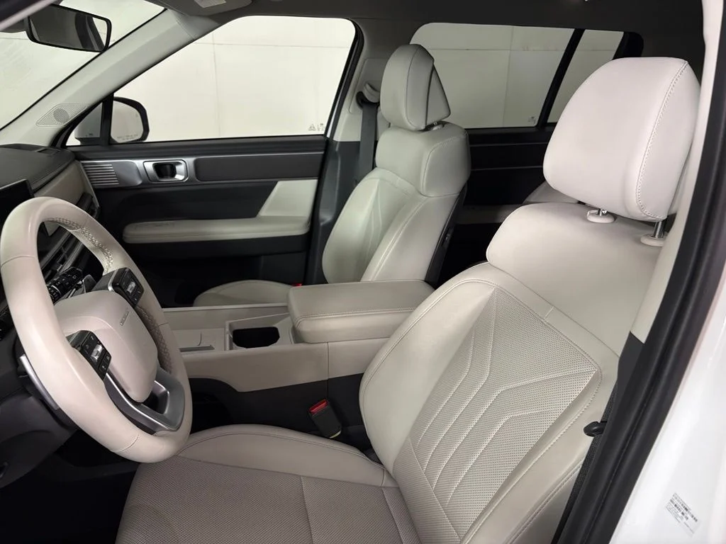 Used 2025 White Hyundai SEL image 18