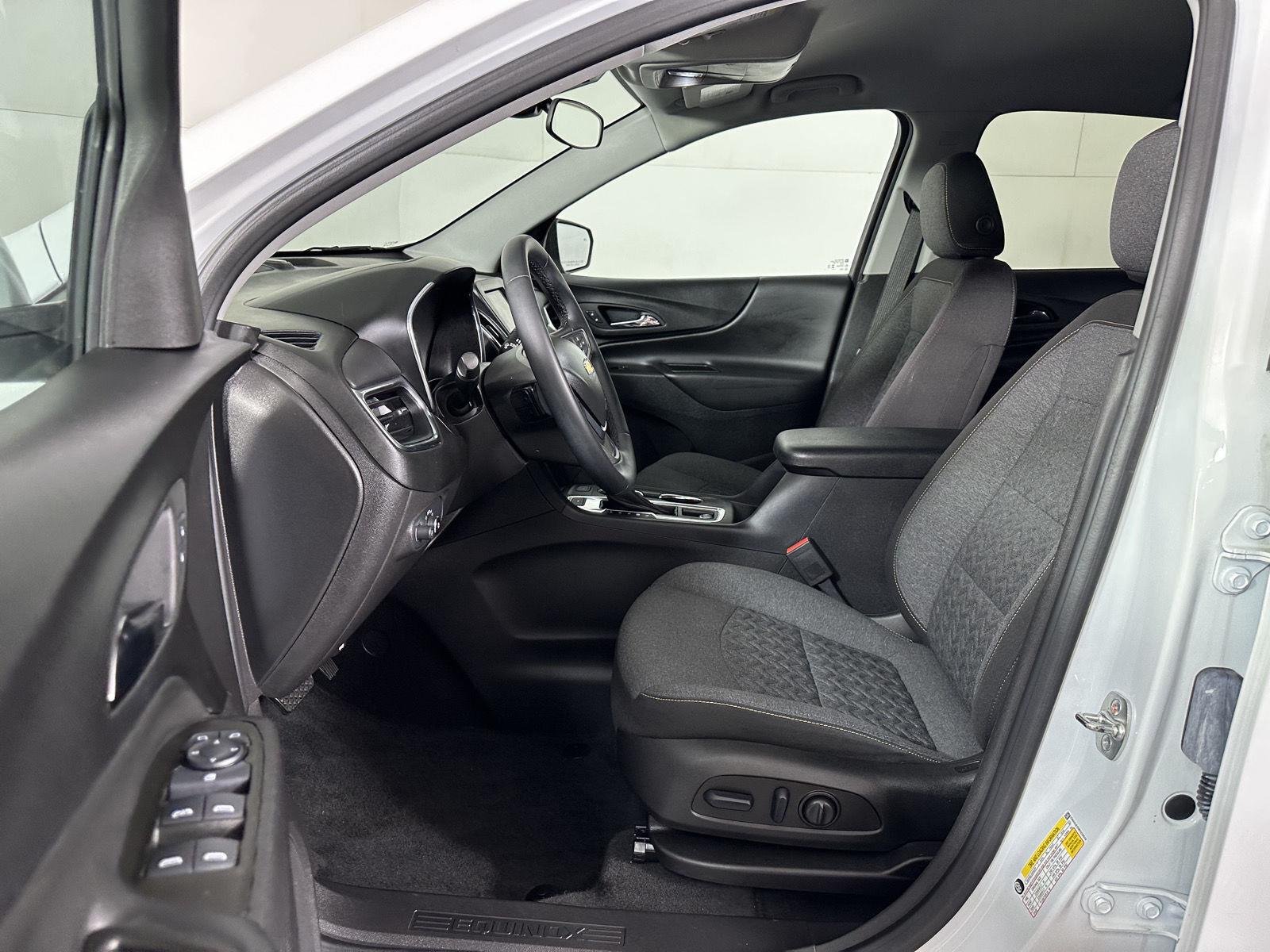 Used 2024 Summit White Chevrolet LT image 23