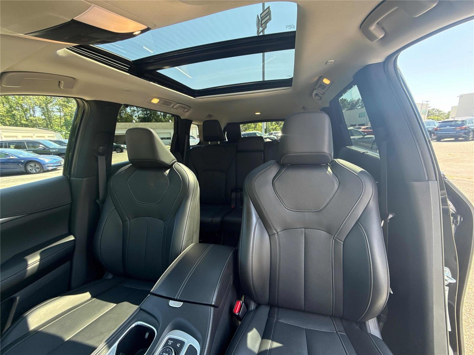 Used 2025 Mineral Black INFINITI LUXE image 25