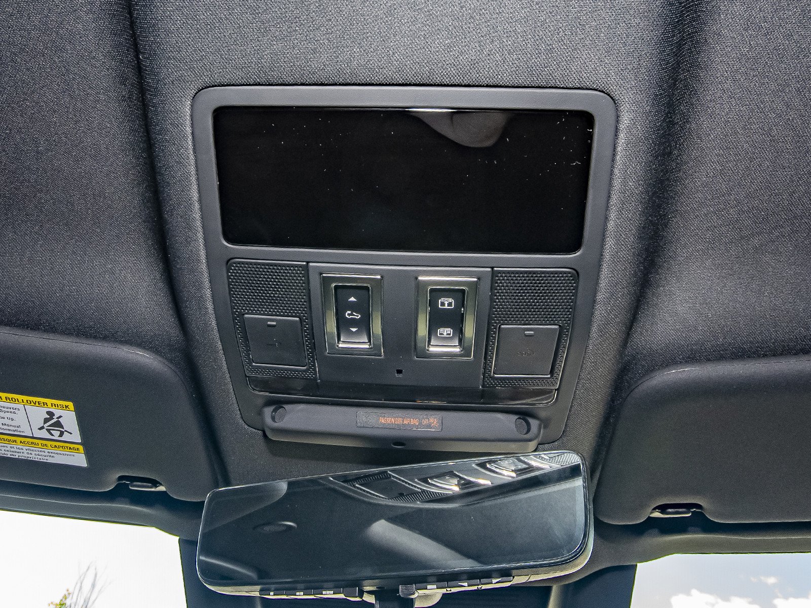 New 2026 Deep Sandglow Yellow Land Rover  image 17