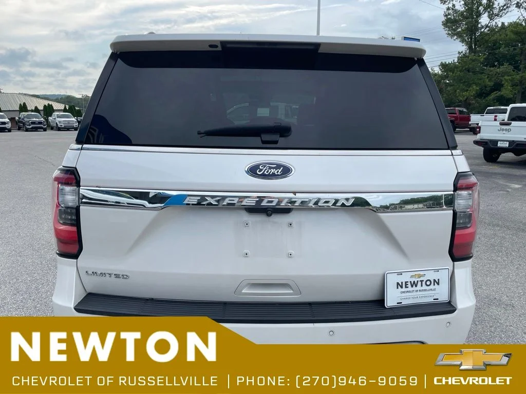 Used 2018 White Ford Limited image 18