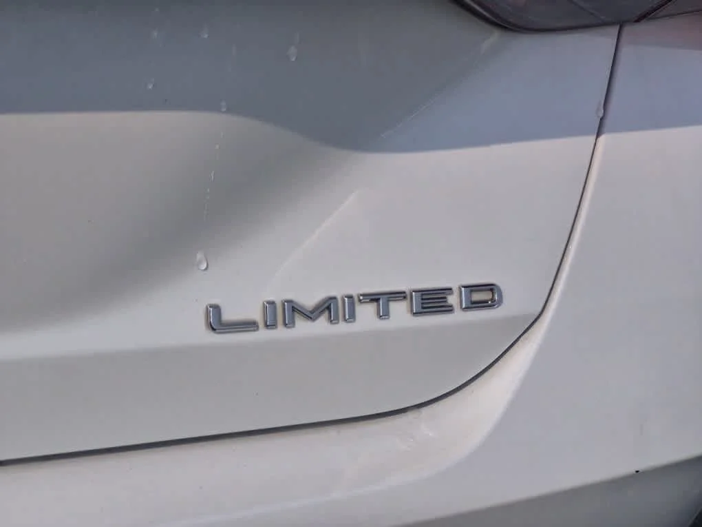 Used 2019 Wind Chill Pearl Toyota Limited image 21