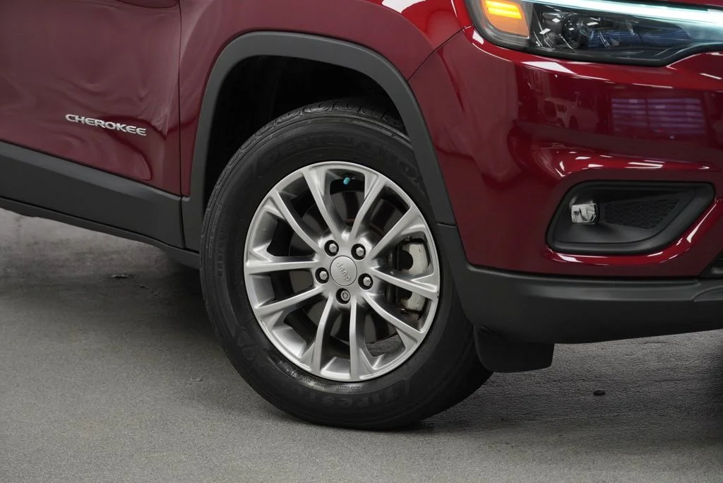 Used 2021 Red Jeep Latitude Lux image 8