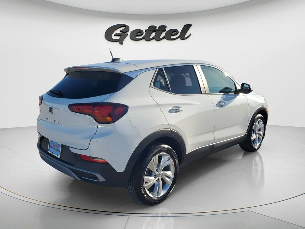 Used 2025 Summit White Buick Preferred image 5