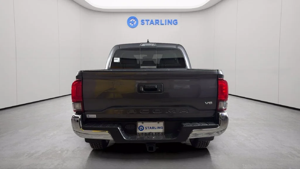 Used 2021  Toyota SR5 image 7