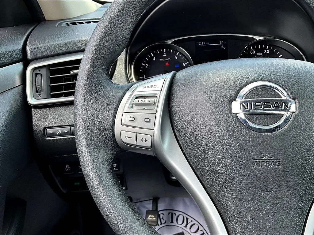 Used 2016 Brilliant Silver Nissan SV image 11
