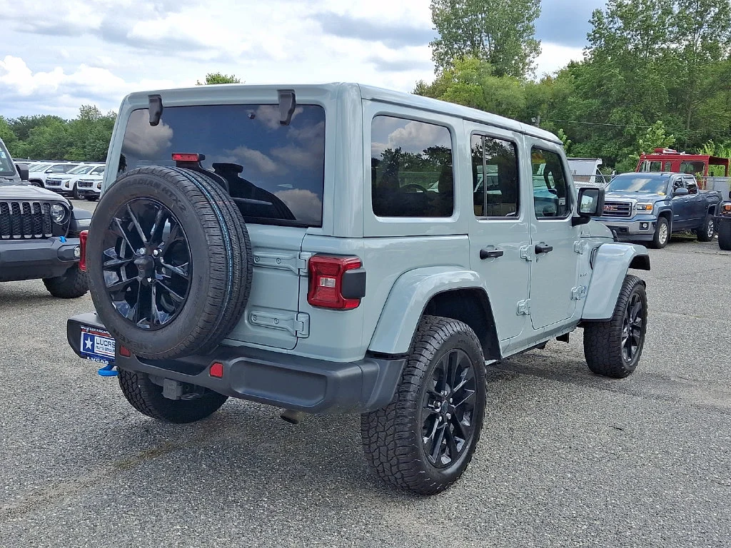 Used 2024  Jeep Sahara 4xe image 11