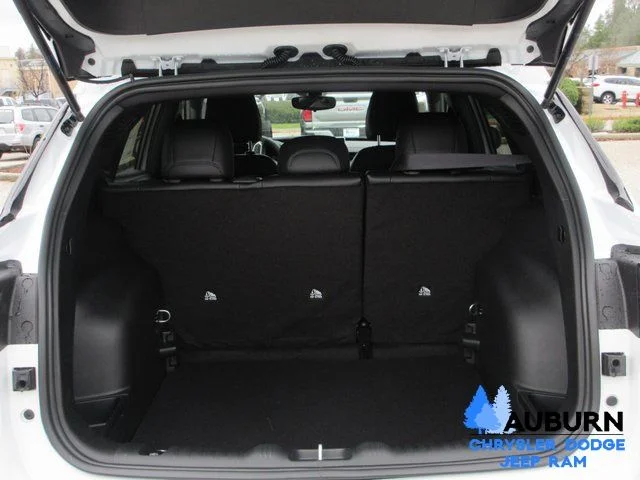 New 2026 Bright White Clear-Coat Exterior Paint Jeep Latitude image 4