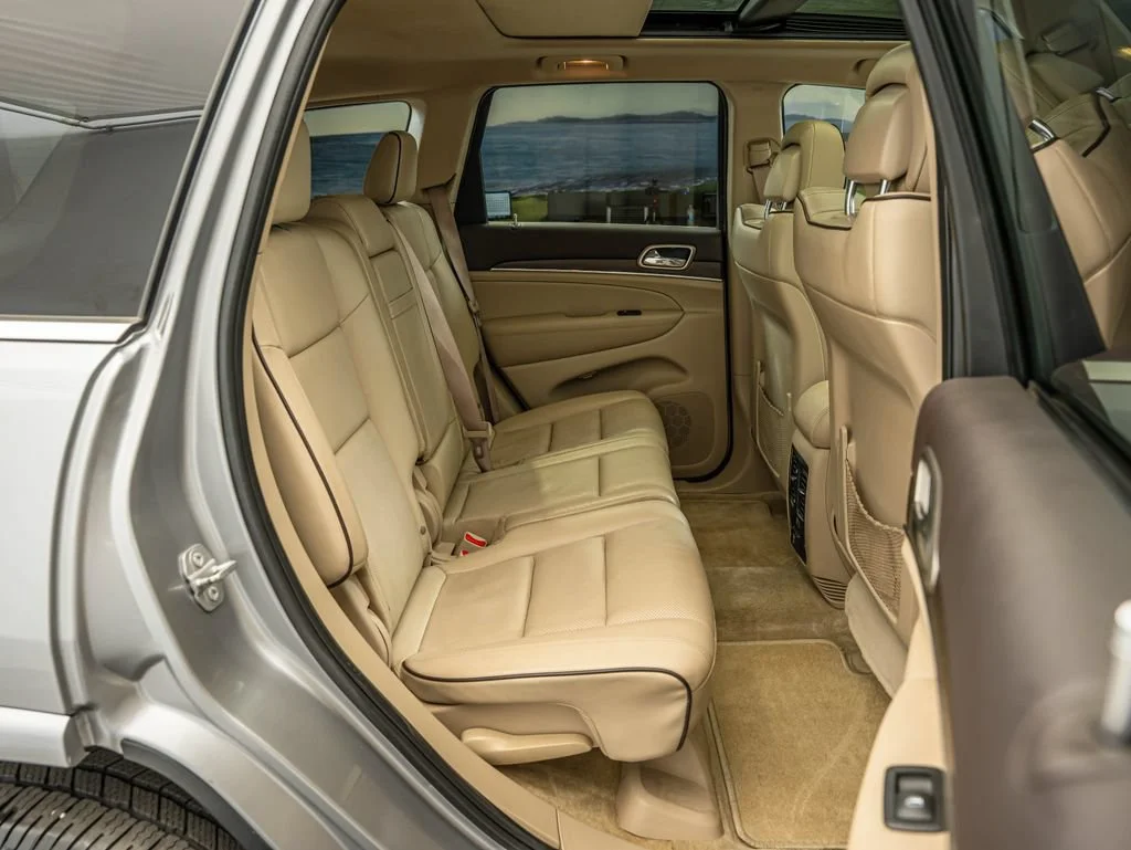 Used 2015 Billet Silver Metallic Clearcoat Jeep Overland image 38
