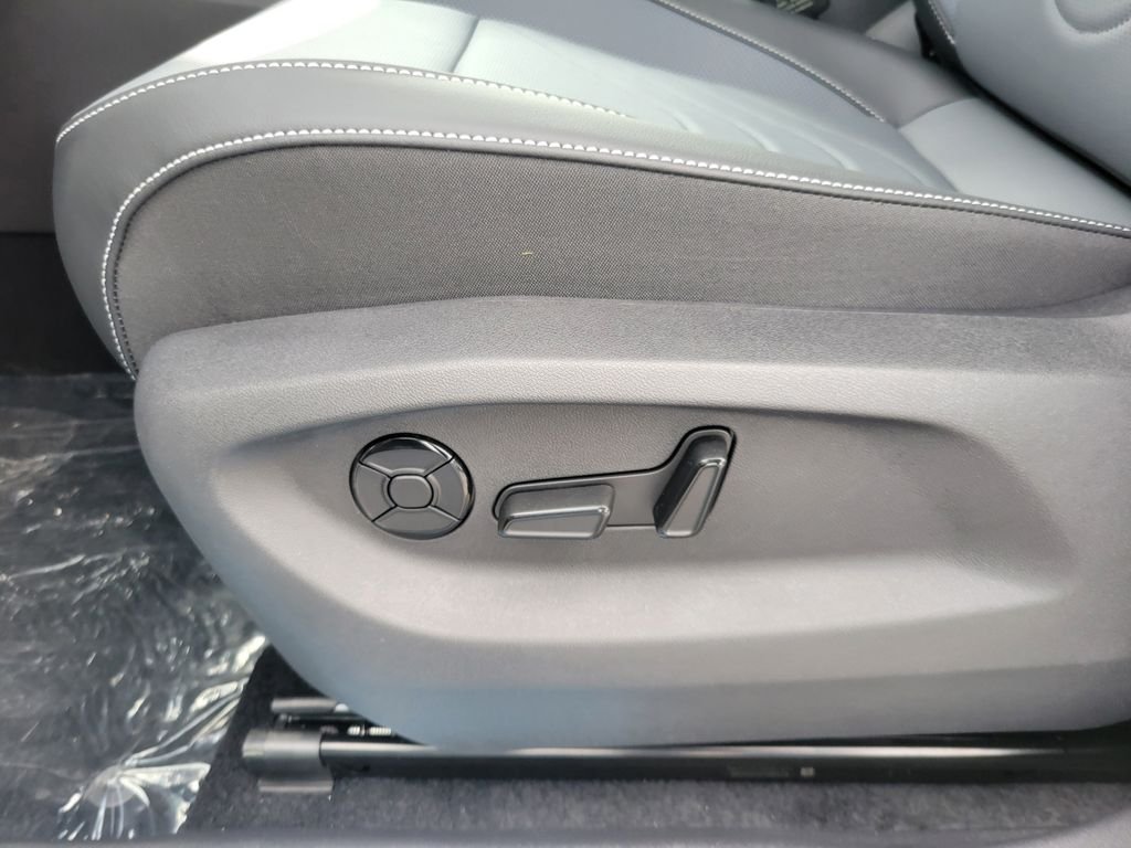 New 2026 White/off-white Volkswagen 2.0T SE R-Line Black image 13