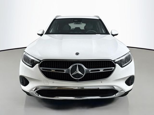 Used 2025  Mercedes-Benz GLC 300 image 2
