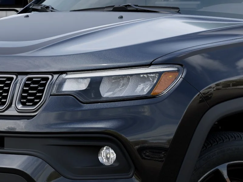 New 2026 Diamond Black Crystal Pearl-Coat Exterior Paint Jeep Latitude image 6