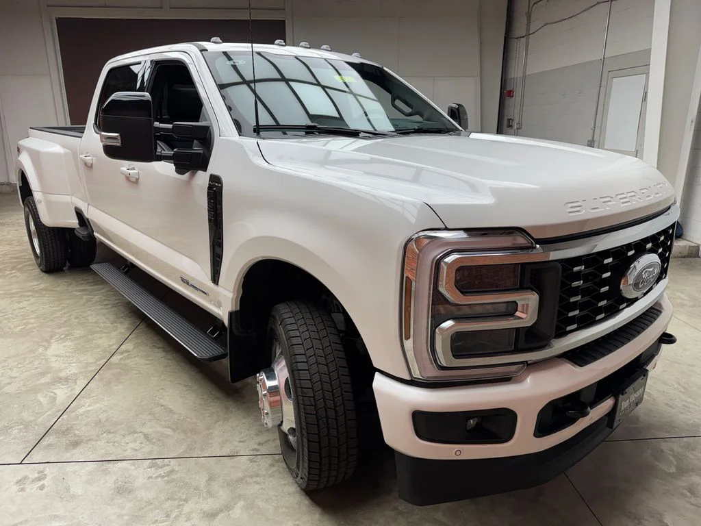 New 2026 Star White Metallic Tri-Coat Ford F-350® Platinum® image 8