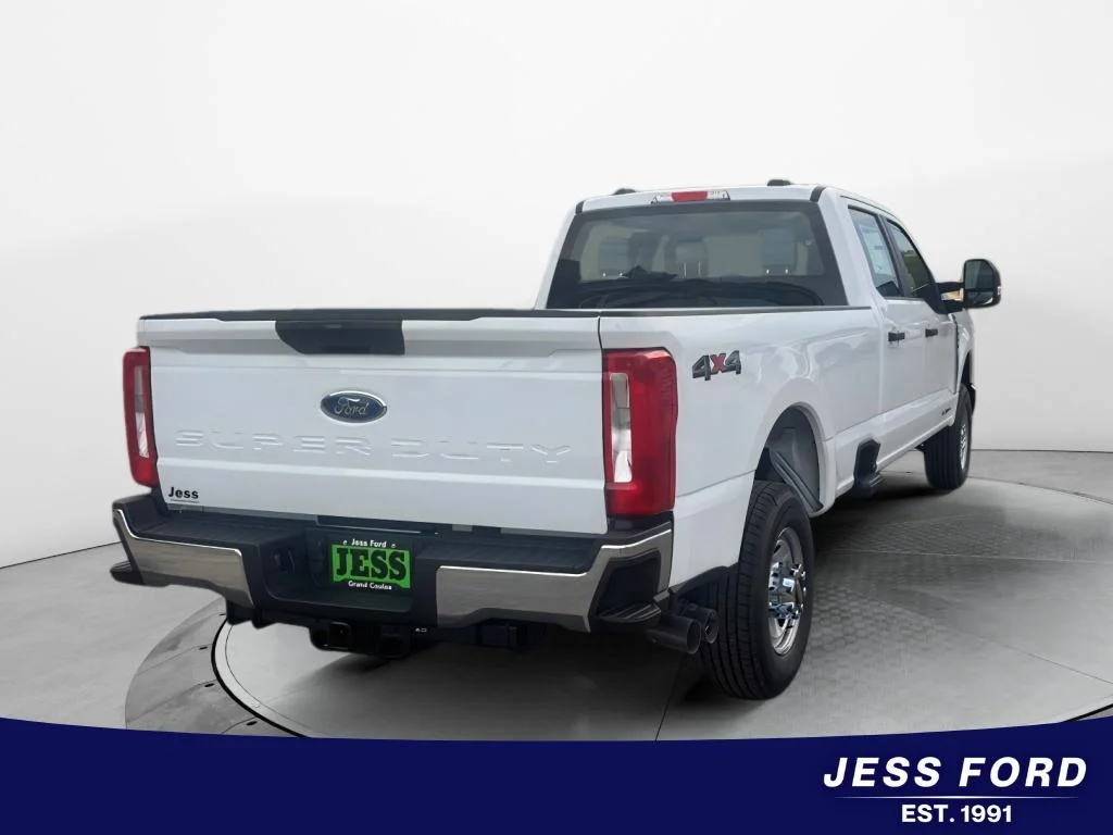 New 2026 Oxford White Ford F-350® XL image 5