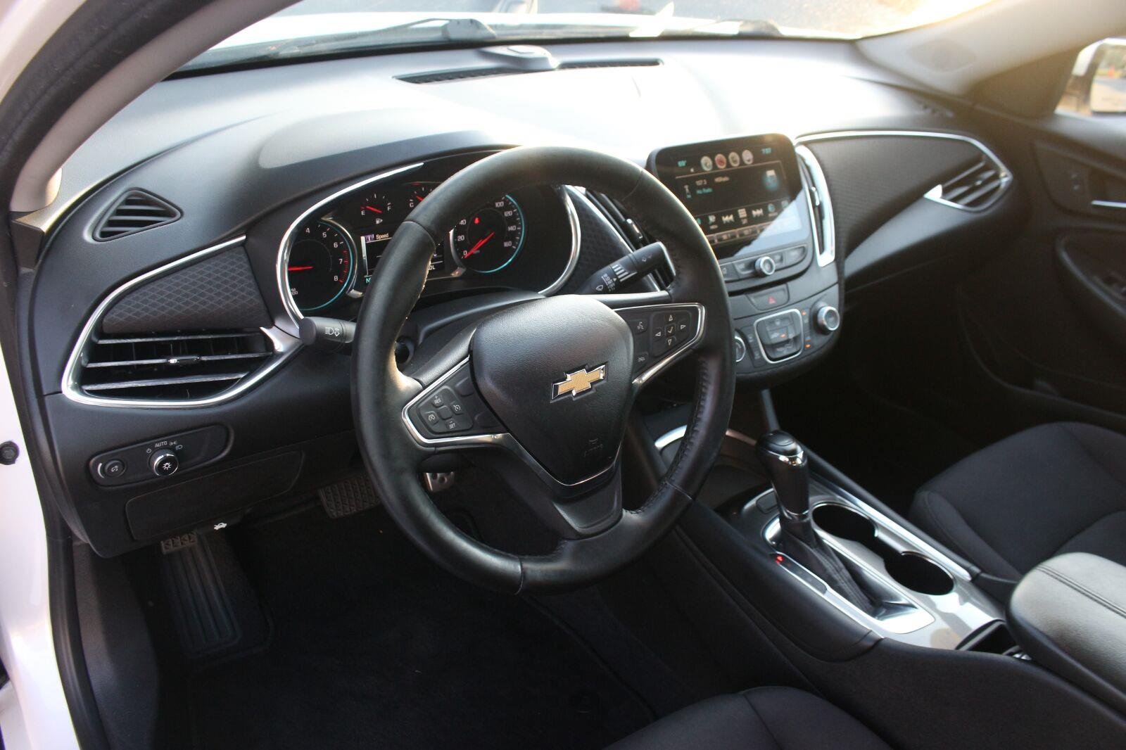 Used 2017 IRIDESCENT PEARL TRICOAT Chevrolet LT image 15