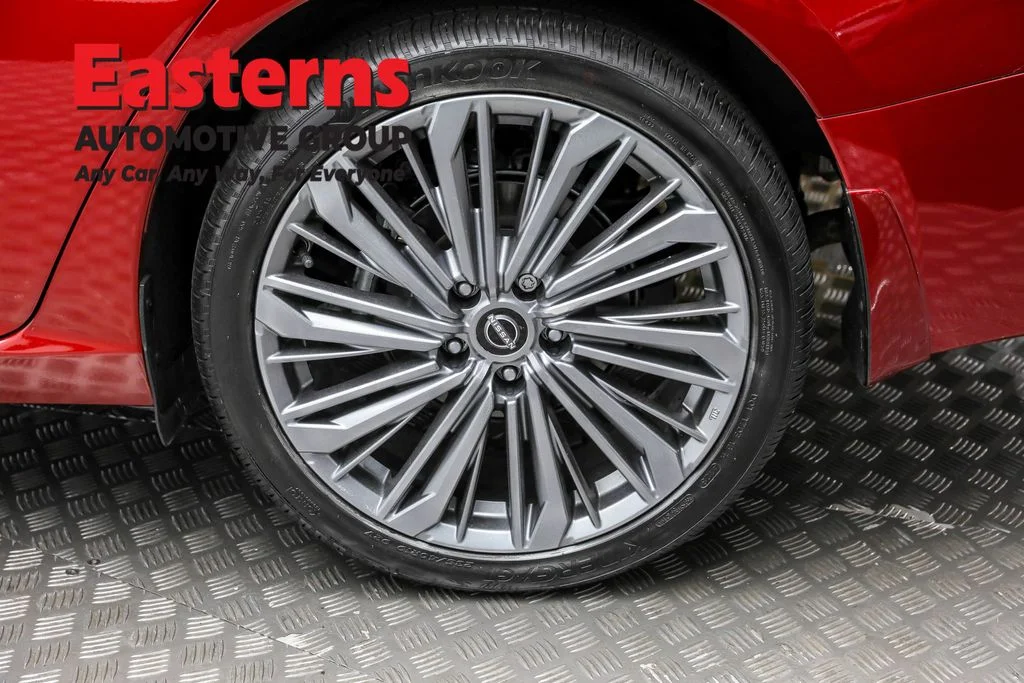 Used 2023 Red Nissan 2.5 SL image 8