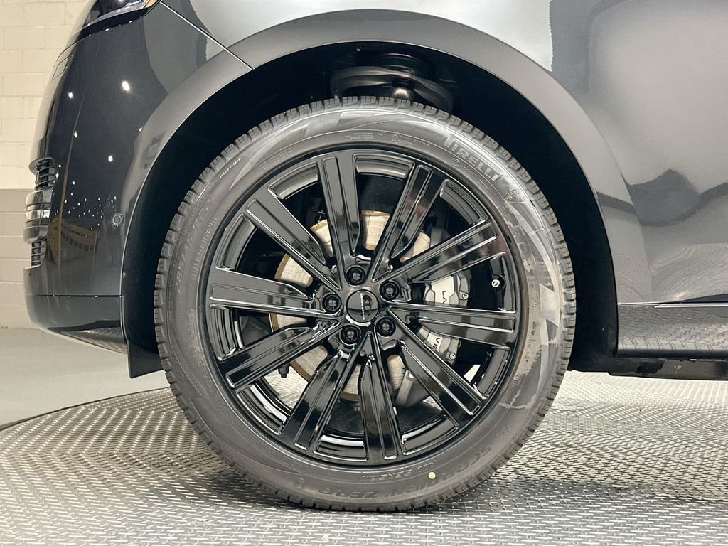 New 2026 Carpathian Gray Premium Metallic Land Rover SE image 13