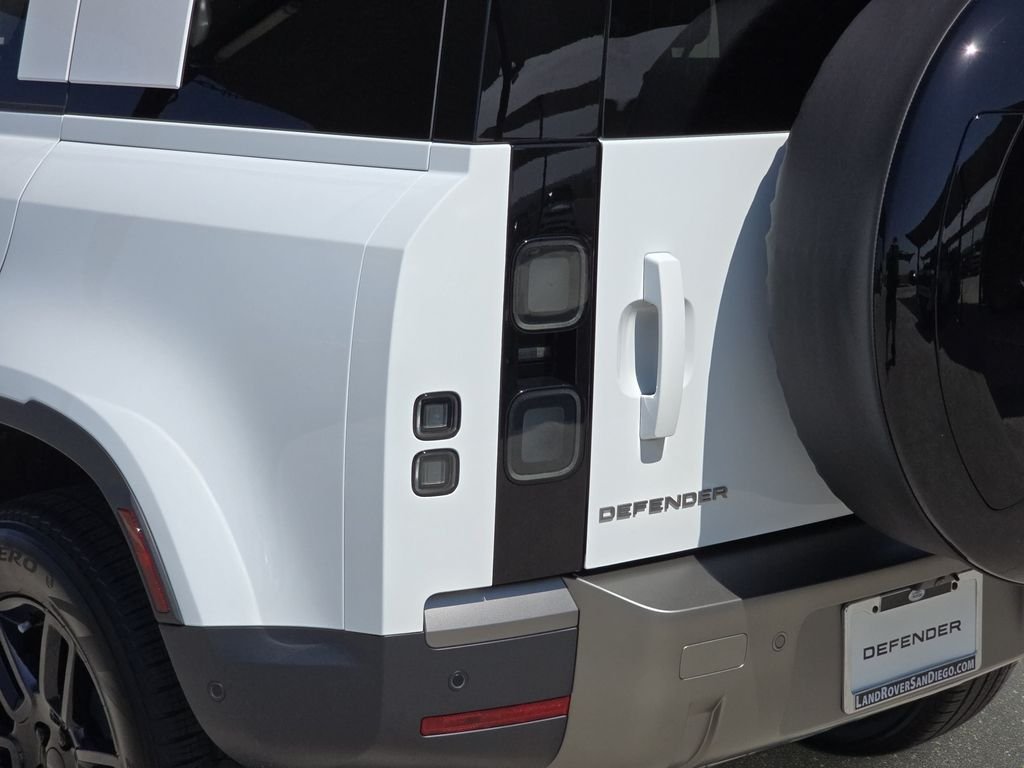 New 2026 Fuji White Land Rover S image 36