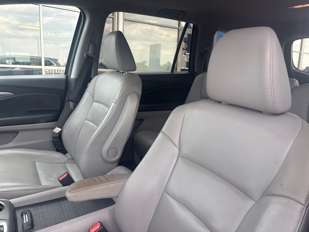 Used 2016 Gray Honda EX-L image 11