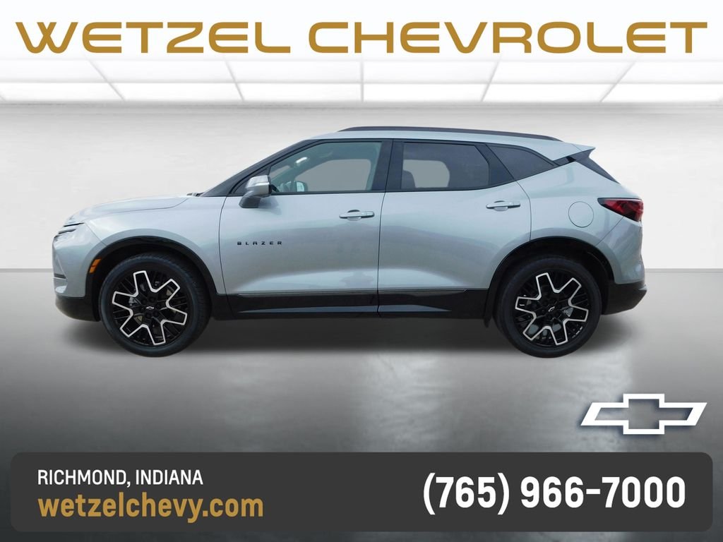 Used 2025 Gray Chevrolet RS image 6