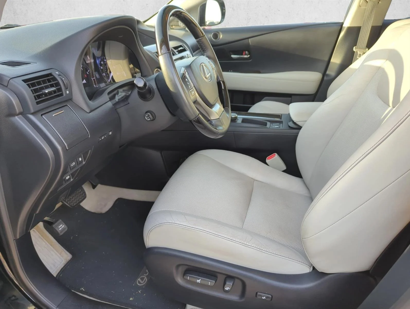 Used 2015 Obsidian Lexus  image 11