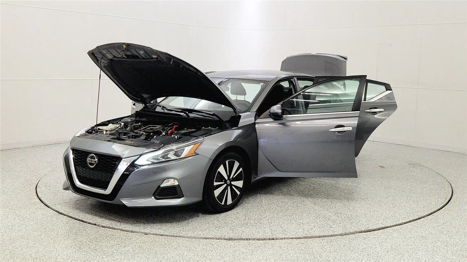 Used 2022 Gun Metallic Nissan 2.5 SV image 10
