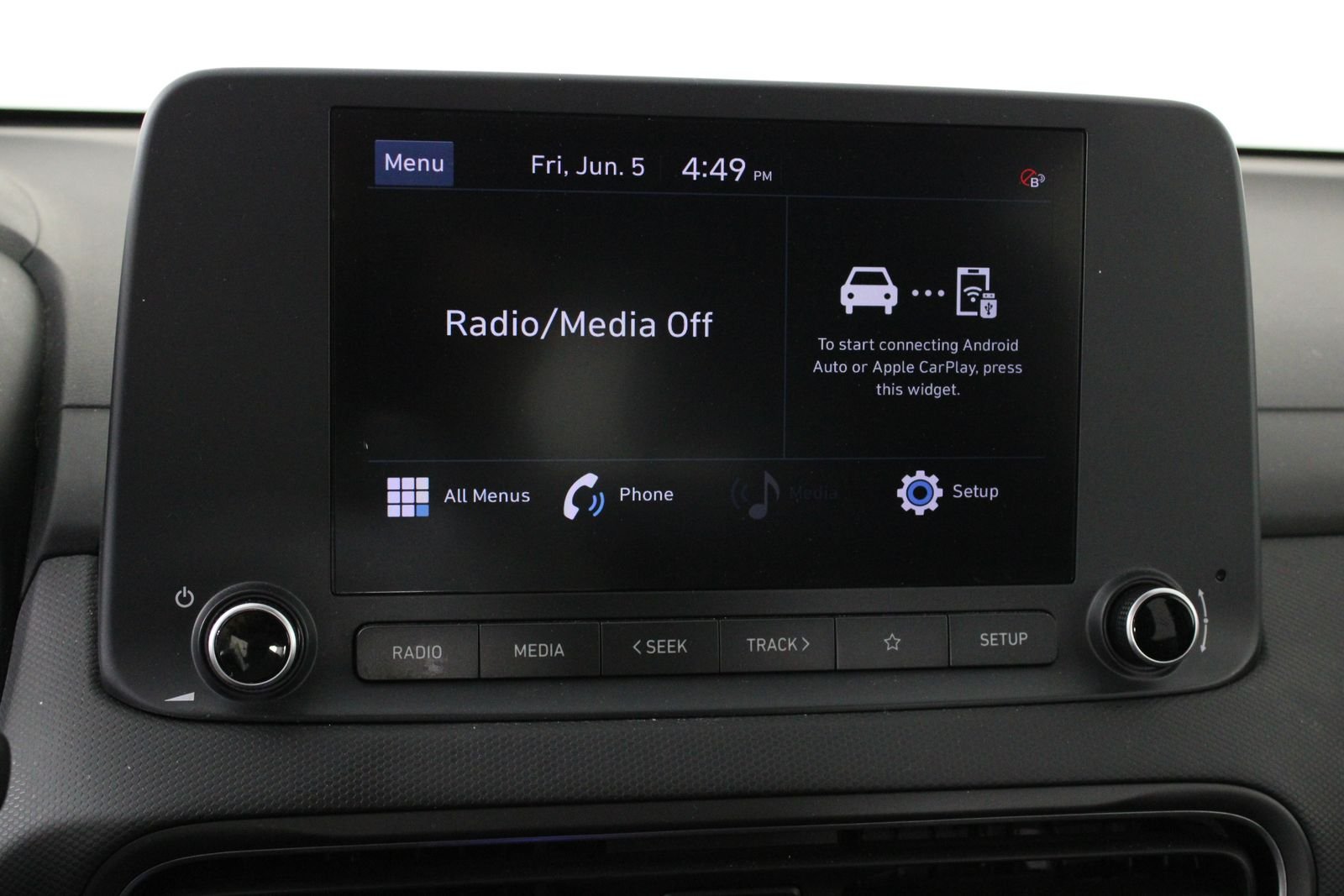 Used 2023 Green Hyundai SEL image 5