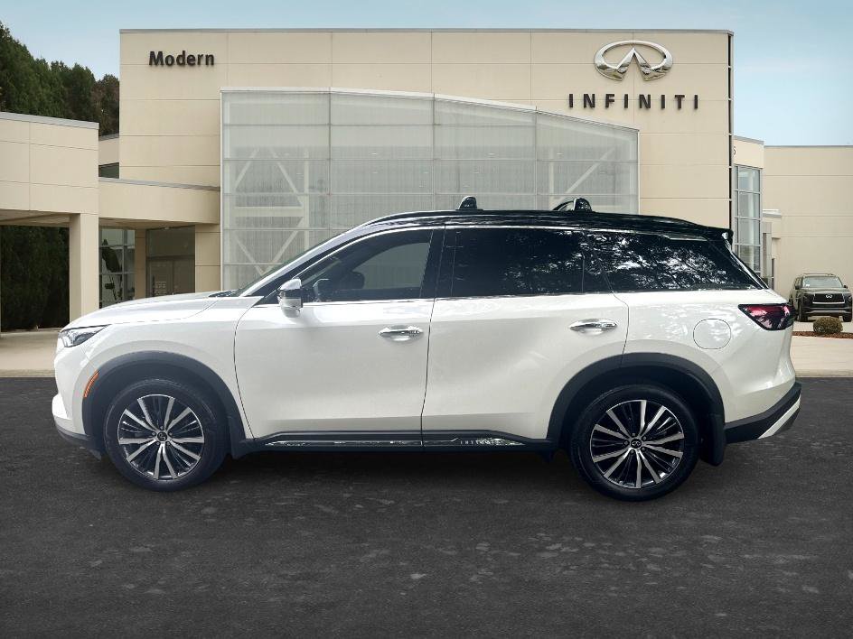 Used 2025 Majestic White/Black Obsidian INFINITI AUTOGRAPH image 7