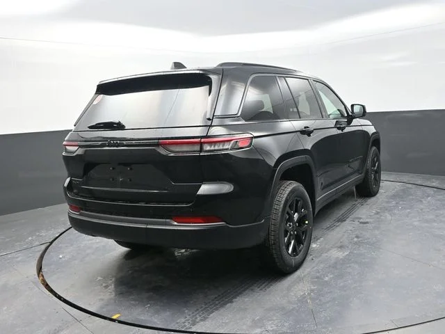 New 2026 Diamond Black Crystal Pearl-Coat Exterior Paint Jeep Altitude image 10